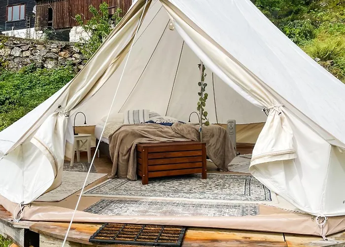 Glamping Kalhagen Luxury tent Vangsbygd